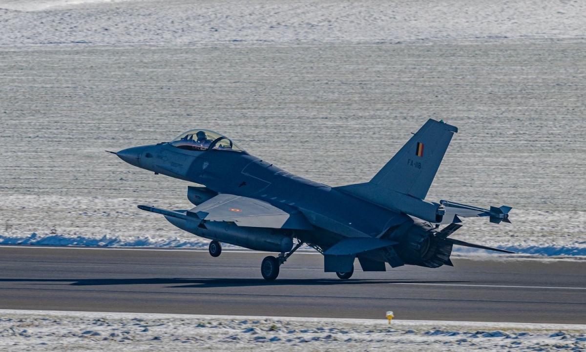Belgia zdecydowała się uziemić flotę samolotów wielozadaniowych F-16, po tym jak w ubiegłym miesiącu jeden z nich miał awarię silnika i wykryto możliwość potencjalne problemy w innych / Zdjęcie: Luchtcomponent