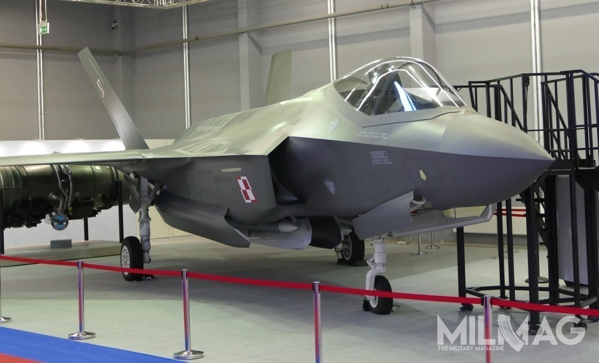 Minister obrony narodowej Mariusz Błaszczak poinformował, że zamówione przez Polskę samoloty F-35A Lightning II trafią do 32. Bazy Lotnictwa Taktycznego w Łasku w woj. łódzkim / Zdjęcie: Archiwum MILMAG