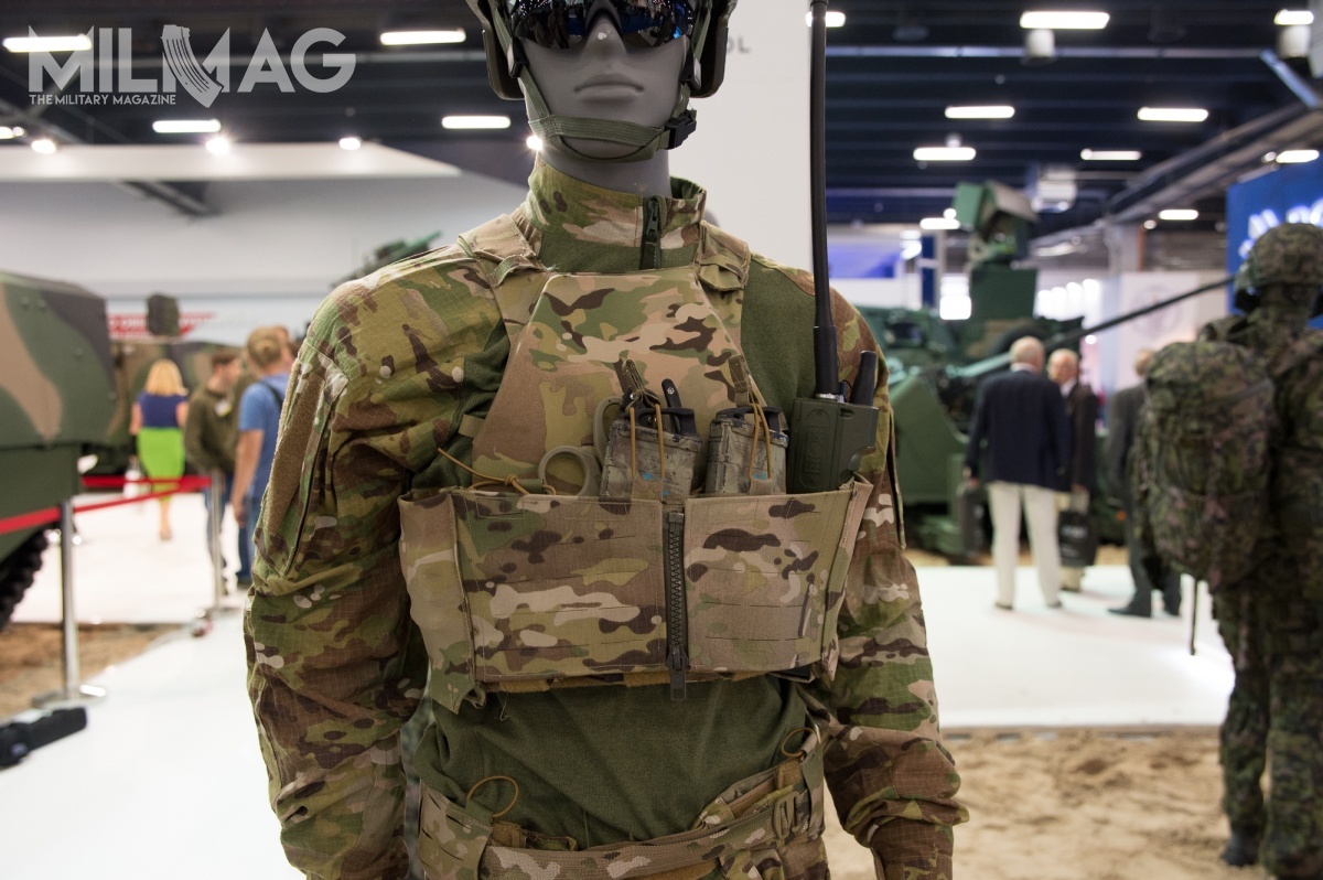 The third premiere from Maskpol was a set of tactical equipment. It consisted of a low profile plate carrier made of Durastretch, with a laminate battle belt sleeve.