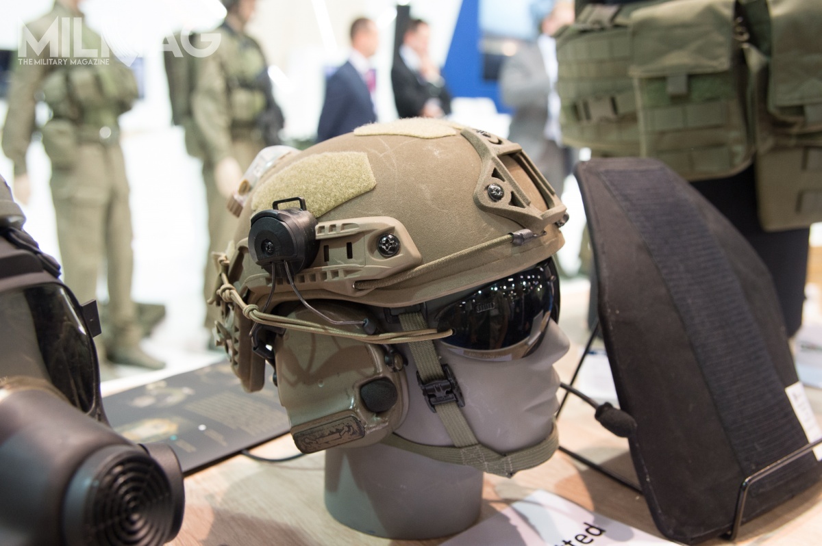 The modified HP-05 helmet is another approach by Maskpol to developing a polyethylene head protection. The original model was exhibited in 2017 and 2018 at Balt Military Expo.