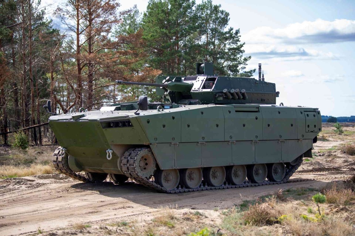 The future Borsuk IFV will be fitted with the ZSSW-30 remotely controlled turret system, armed with the Mk44S Bushmaster II chain gun, the launcher for the Spike-LR ATGMs and a 7,62-mm machine gun / Photo by: HSW 