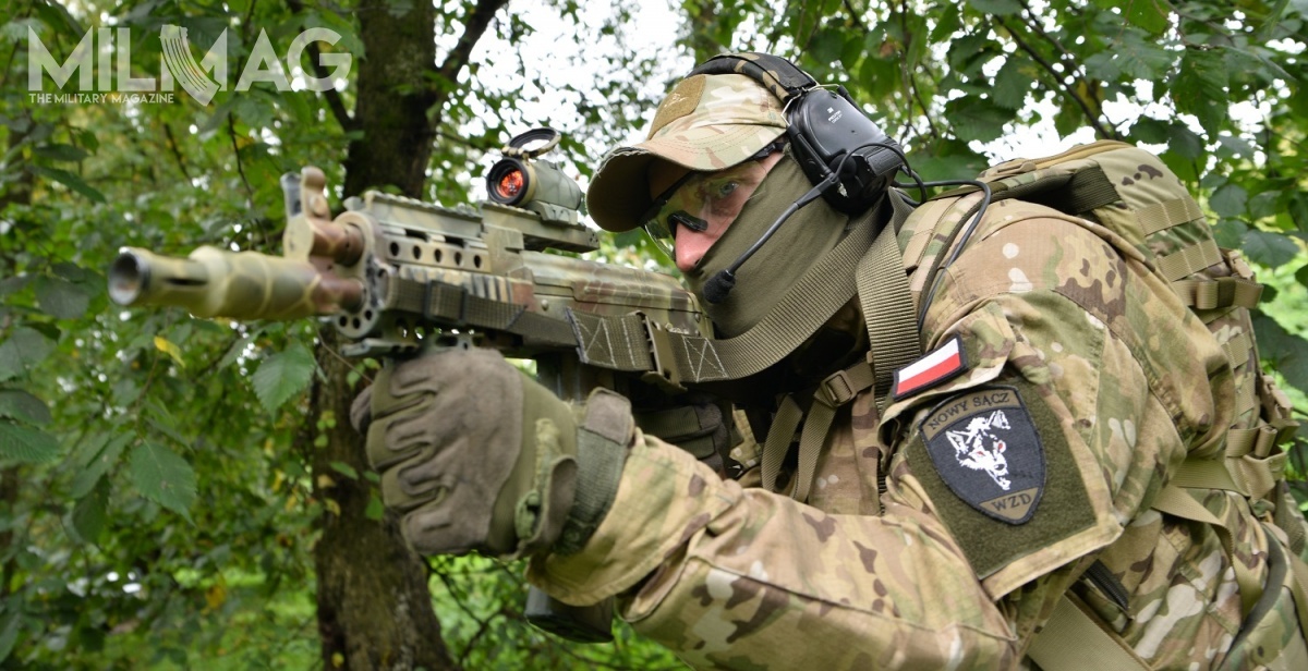 Border Patrol plans to replace the AKM/AKMS 7,62x39 mm rifles with the new weapon, chambered in 5,56x45 NATO ammunition. The guards chose a handy, short and efficient wz. 96C Mini Beryl with 235-mm (9 1/4 in.) barrel / Photo: Pawel Scibiorek