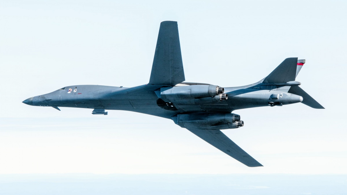 On 20th May Norwegian and Swedish multirole fighter aircrafts trained along with two American B-1B bombers in the Scandinavian airspace / Pictures: Norwegian and Swedish MoDs