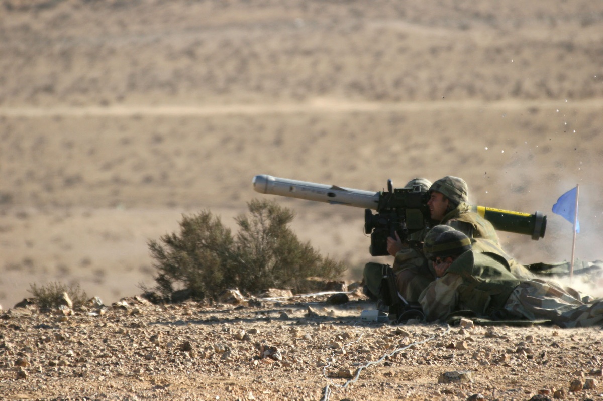 The SPIKE LR 2 has a range of 5.5 km when fired from ground launchers (an increase of over 35% from the 4 km range of the original SPIKE LR) and up to 10 km when fired from a helicopter (using the RF Data Link)