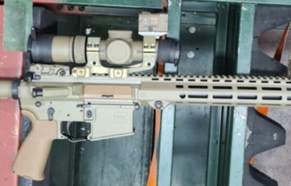 prawa strona karabinka Glock AR-15