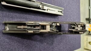 wnętrze pistoletu glock p80