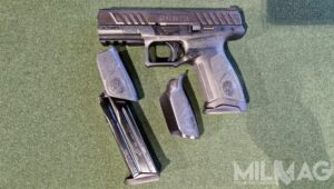 beretta apx a1 z dodatkowym magazynkiem i nakładkami chwytu
