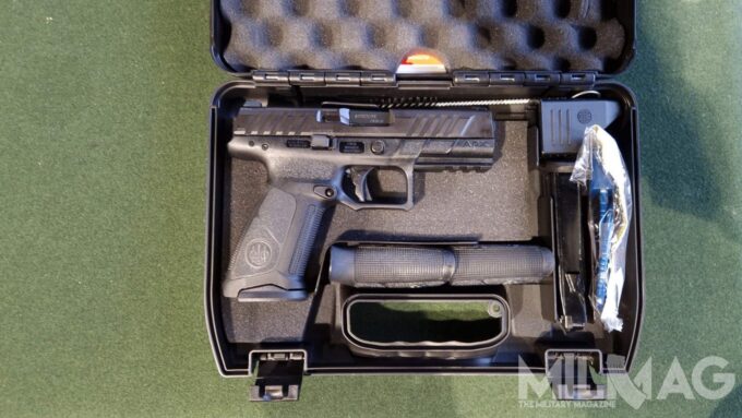 pełen zestaw beretty apx a1 w walizce