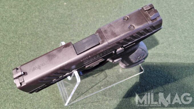 pistolet beretta apx a1 widziana od góry