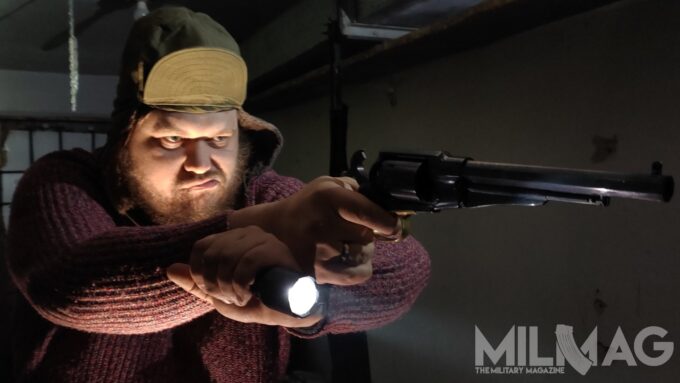 latarka fenix tk22 tac i remington 1858 new model army