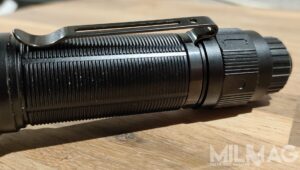 klips i korpus latarki fenix tk22 tac