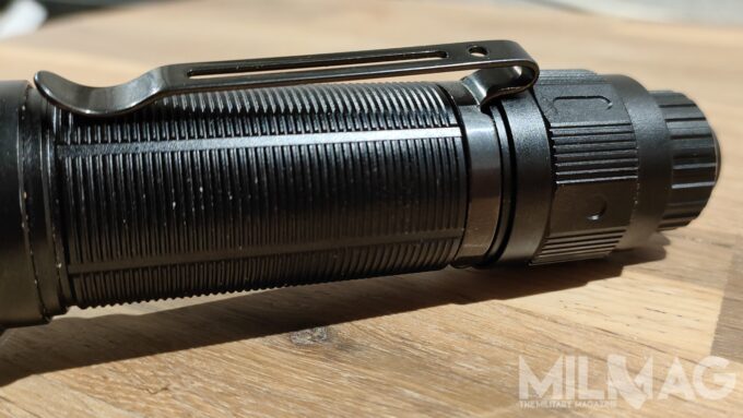 klips i korpus latarki fenix tk22 tac