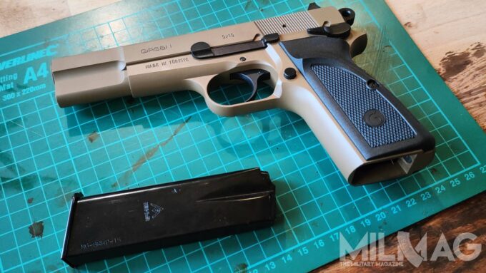 girsan p35 z wyjętym magazynkiem