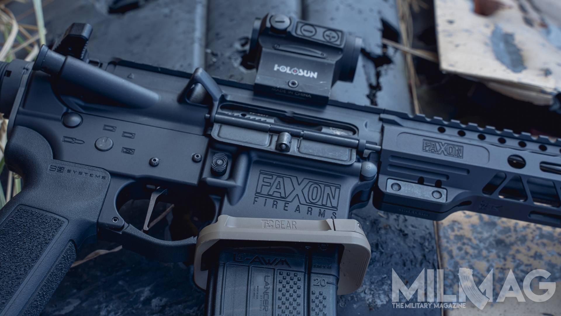 logo na komorze spustowej karabinka faxon firearms