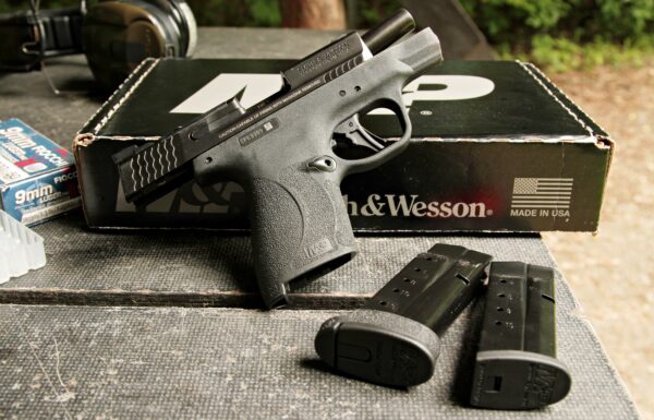 pistolet smith & wesson military & police 9 shield plus recenzja