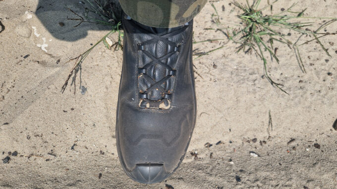 prabos striker high na piaszczystym poligonie