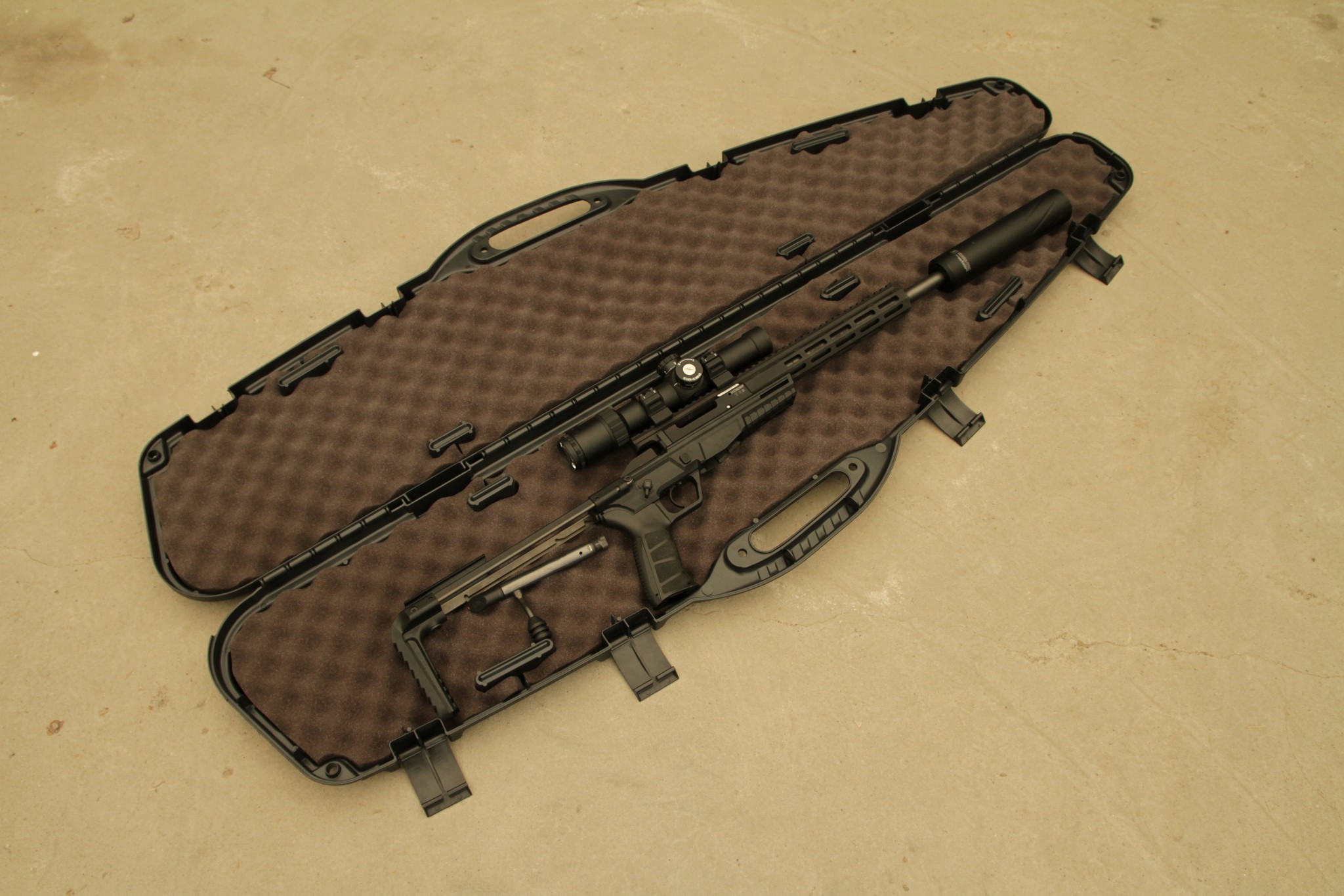 Karabin CZ 600+ Trail z optyką w kufrze na broń Plano Pro-Max 1511